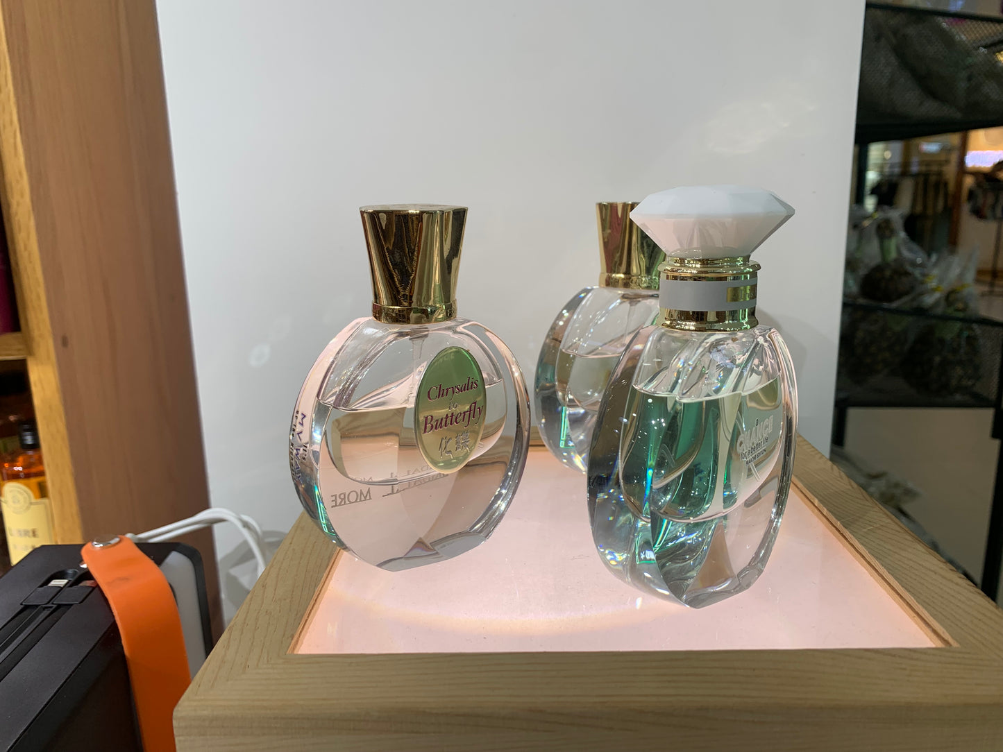 Perfume/Fragrance Verified Guangzhou Supplier contacts. Talk to a Guangzhou wholesale supplier directly | download now