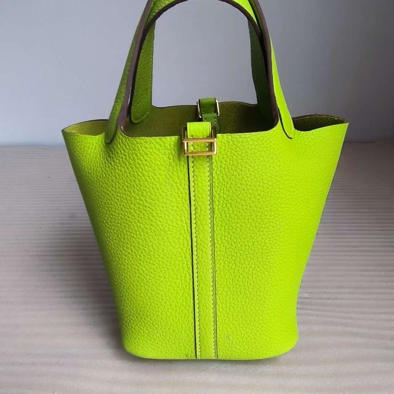 Guangzhou Baiyun Leather Market Supplier Contacts – Handbag Brand Edition | Handbag | Belts| Scarfs| etc