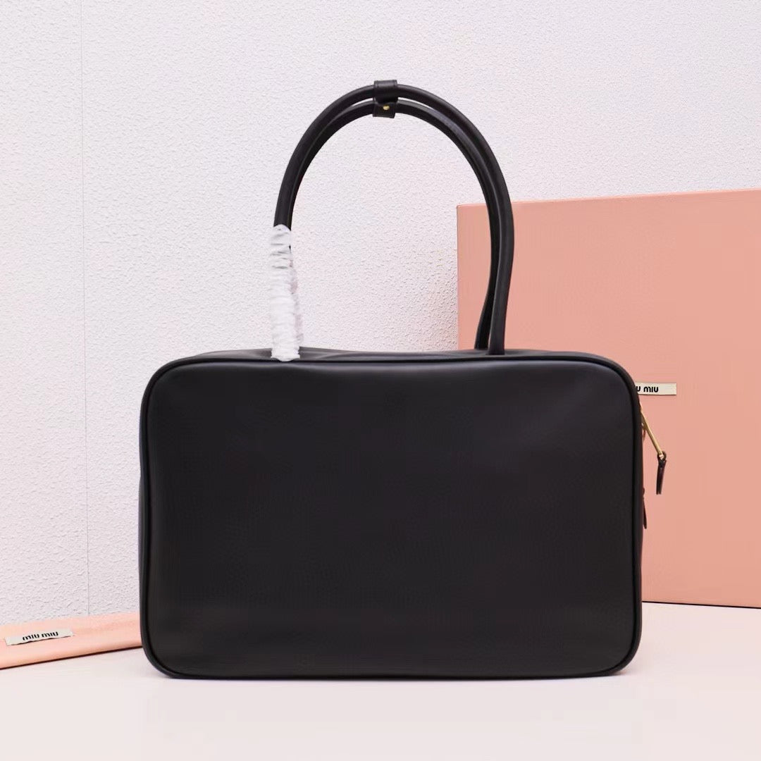 Guangzhou Baiyun Leather Market Supplier Contacts – Handbag Brand Edition | Handbag | Belts| Scarfs| etc